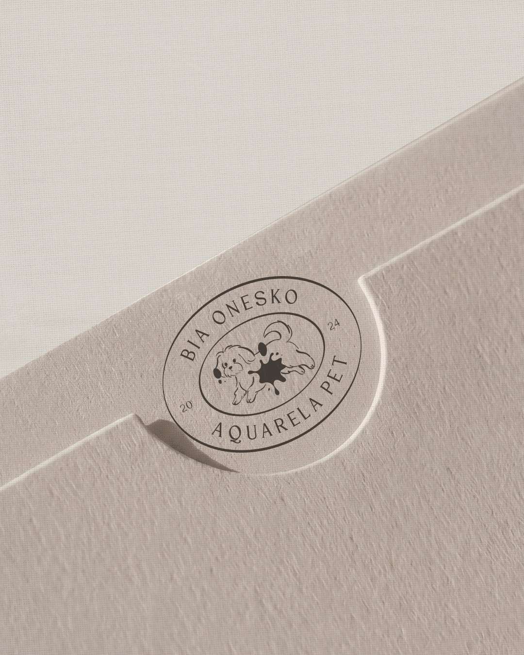 Selo da marca aplicado em papelaria do projeto BIA ONESKO