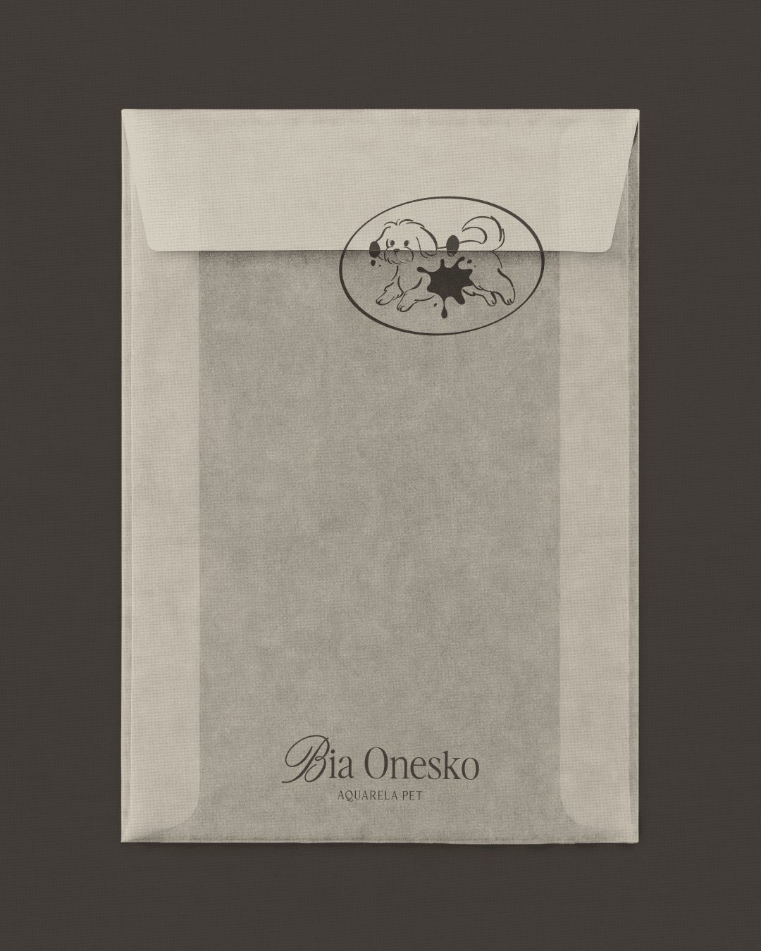 Envelope de proteção com a identidade visual do projeto BIA ONESKO