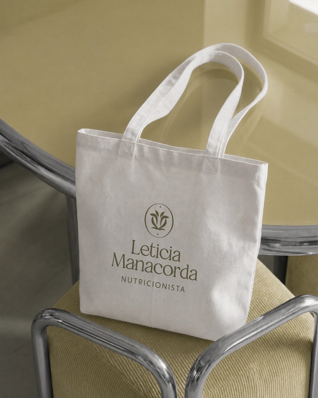 Ecobag com a assinatura principal da nutricionista Leticia Manacorda do projeto LETICIA MANACORDA